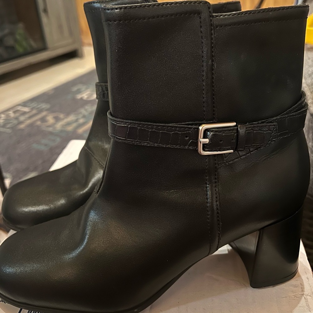 Clarks Black Leather Boots Sz 10